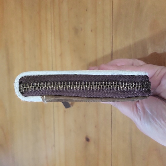 Cowhide White with Silver Acid Wash - Picture 5 of 10